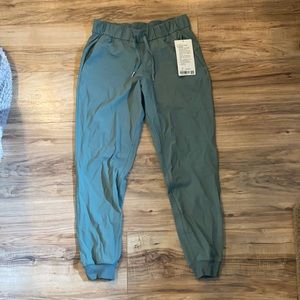 NWT on the fly jogger luxtreme